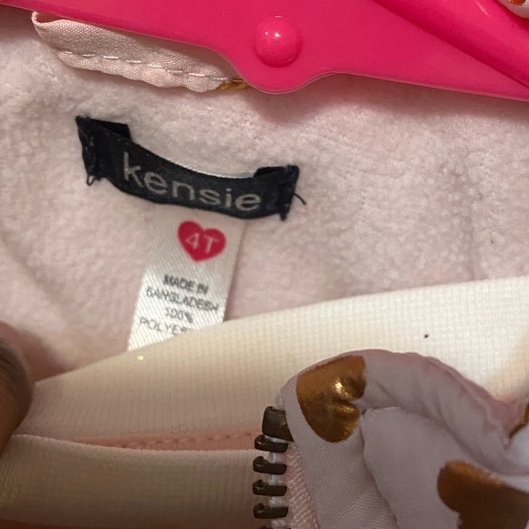 🩷🤍Valentine’s Day vest and long sleeve bundle🩷🤍 - Picture 4 of 5